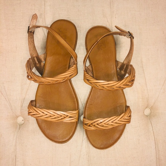 Faryl tan braided two strap sandals! Size 9.5! - Picture 5 of 9